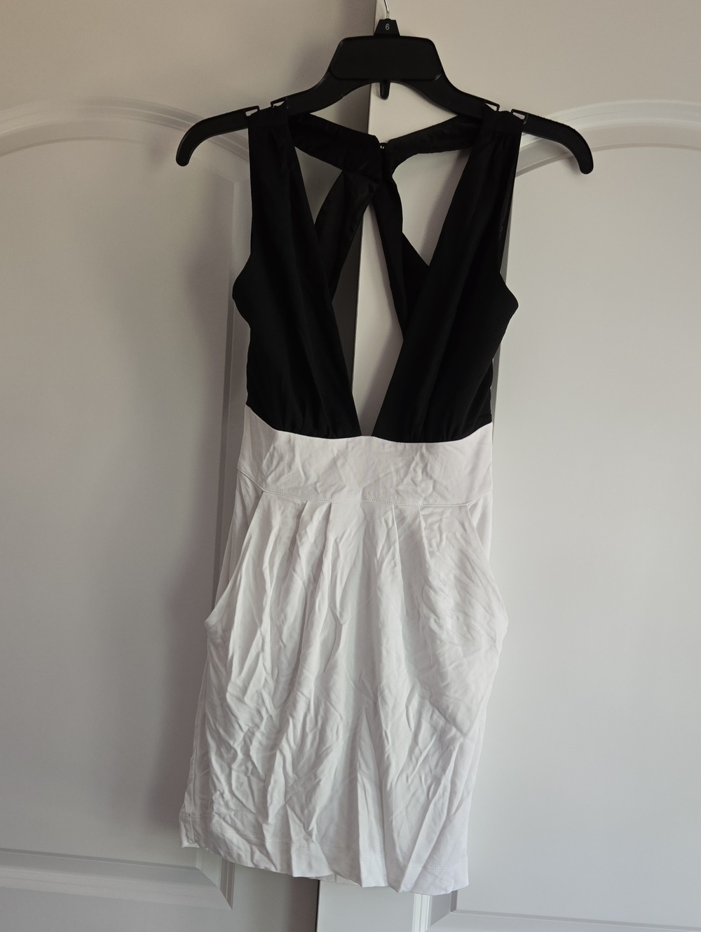 bebe Black & White Cut Out Back V-Neck Dress